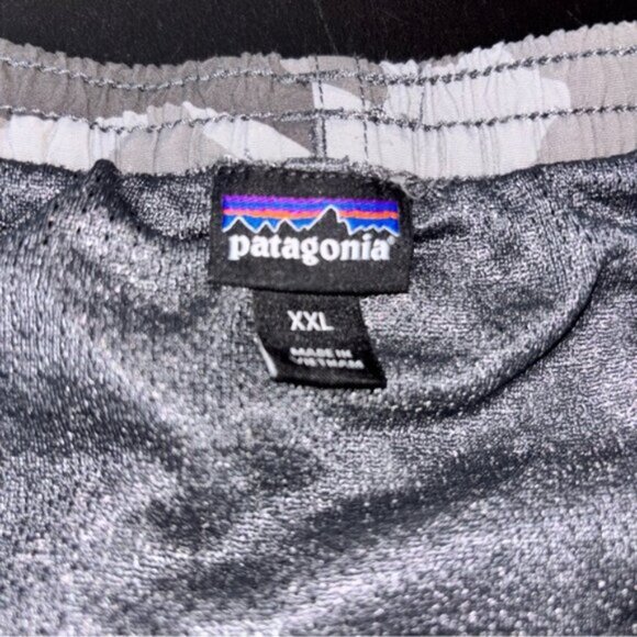 Patagonia Men’s XXL Athletic Gray White Shorts Camo Pockets Liner Drawstring - Picture 2 of 8